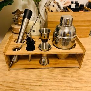 Cocktail shaker set